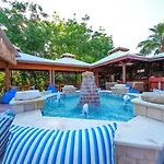 Azur Otel 3*